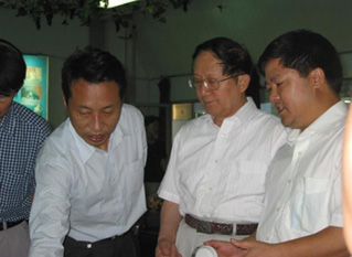 著名健康教育专家洪绍光到桂林进行“健康生活方式”讲座时莅临康兴参观