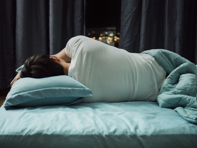 晚上睡觉的人2023.4.6.jpg