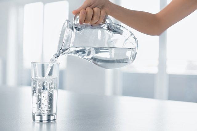 喝水 水杯 倒水-康兴医疗器械官网